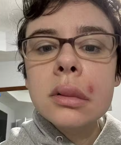 Lindsay de Oliveira  por Reprodução