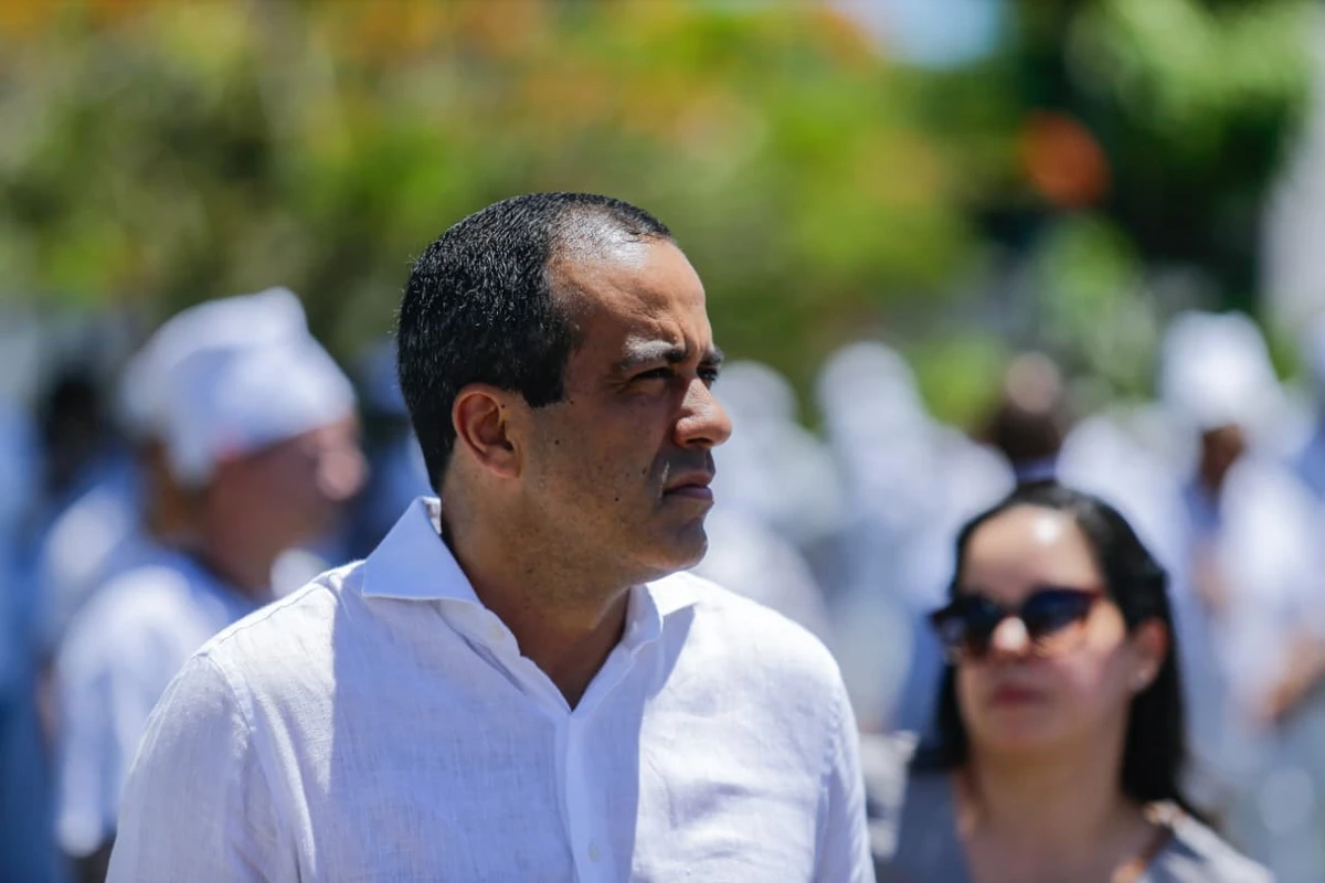 Prefeito Bruno Reis se despediu de Mãe Carmen no Cemitério Jardim da Saudade por Arisson Marinho/CORREIO