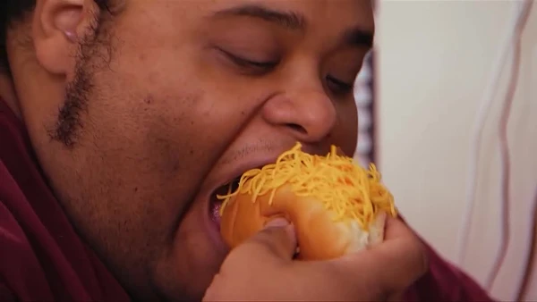 Ela ajudou no preparo das refeições, ofereceu apoio emocional e esteve ao lado dele nos momentos mais difíceis, inclusive quando a vontade de desistir aparecia por Reprodução/Record 