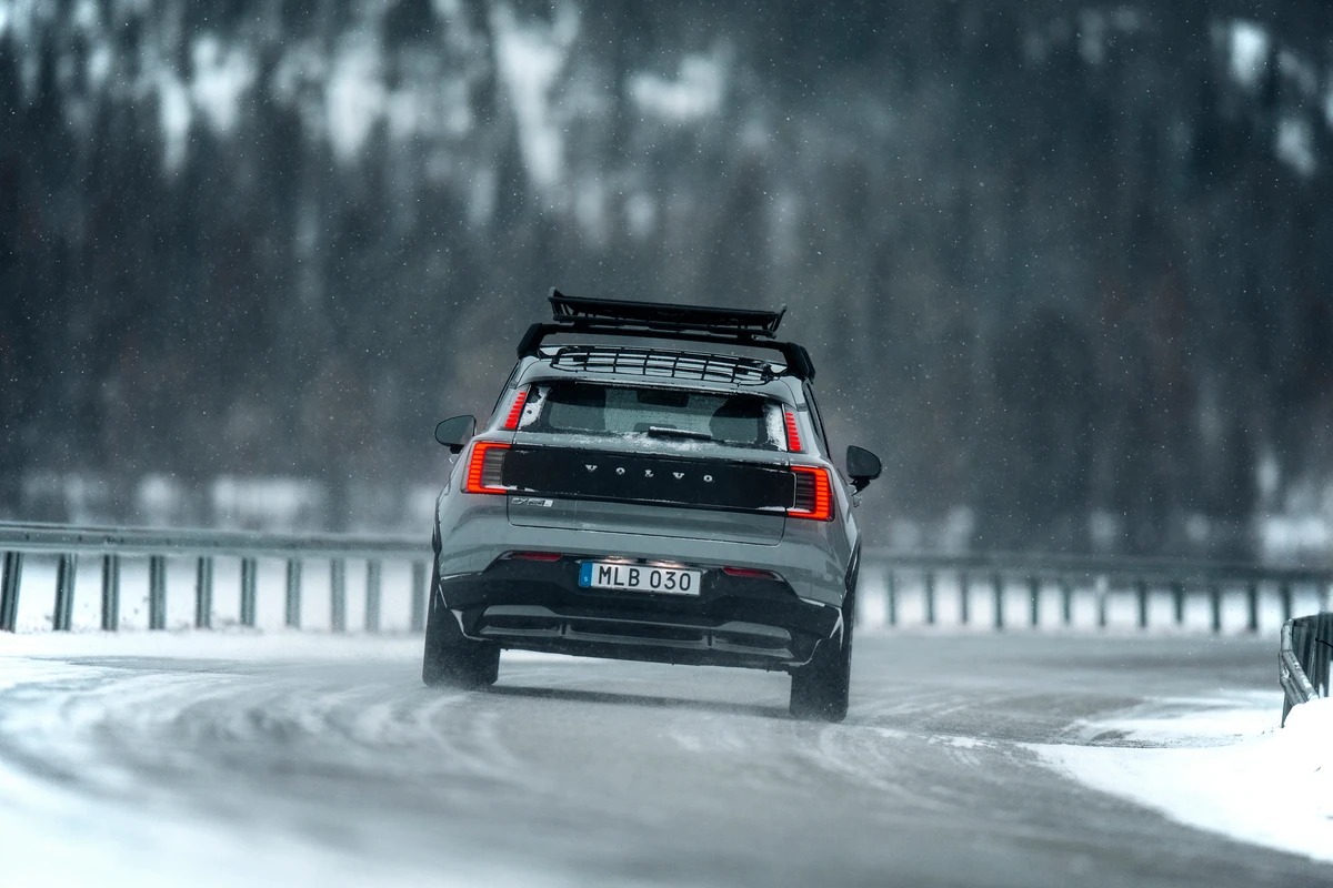 A versão Cross Country tem 431 cv de potência. De acordo com o Inmetro, a autonomia é de 327 km por Divulgação