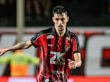 Imagem - Recuperado de lesão, lateral volta a treinar no Vitória e deve disputar o Campeonato Baiano