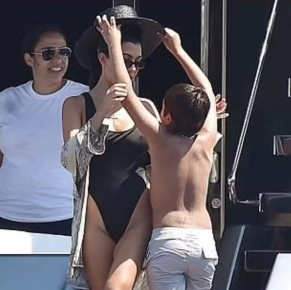 Baiana vira babá da família Kardashian nos Estados Unidos por Reprodução