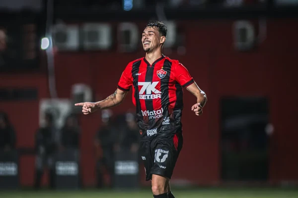 Claudinho  por Victor Ferreira/EC Vitória
