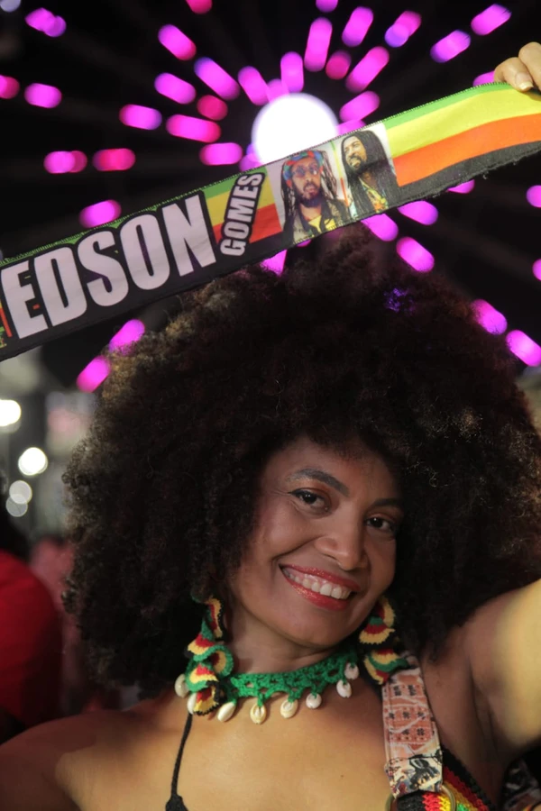 Fãs de Edson Gomes no segundo dia do Festival Virada Salvador por Sora Maia/CORREIO
