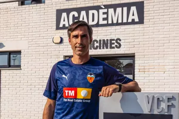 Fernando Martín, técnico do Valencia, morreu em acidente de barco na Indonésia 