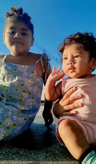 Laura Santos Gomes e Aurora Santos Gomes, de oito meses por Reprodução/Redes Sociais