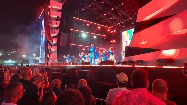 Léo Santana apostou em repertório repleto de nostalgia em primeiro dia do Festival Virada Salvador por Alan Pinheiro/CORREIO