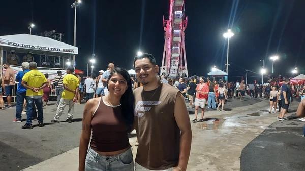 Naturais de Aragarças (GO), Amanda Parreira e André Vaz também queriam saber de Léo Foguete e Wesley Safadão por Alan Pinheiro/CORREIO