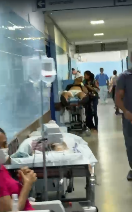 Pacientes são deixados em corredor do Hospital Regional de Guanambi por Reprodução