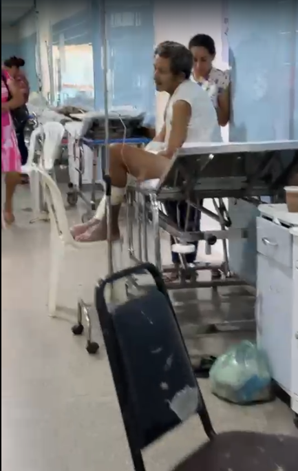 Pacientes são deixados em corredor do Hospital Regional de Guanambi por Reprodução