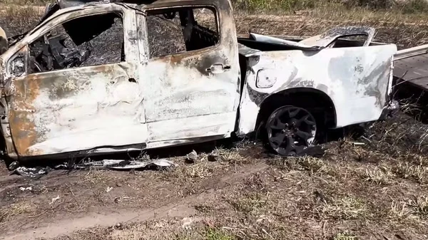 Pai, mãe e filho viajavam em caminhote que colidiu com minivan no sul da Bahia