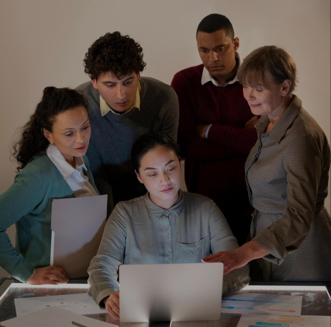 Gestores apontam que os jovens são sensíveis demais e pedem flexibilidade em excesso para entregar pouco por Freepik