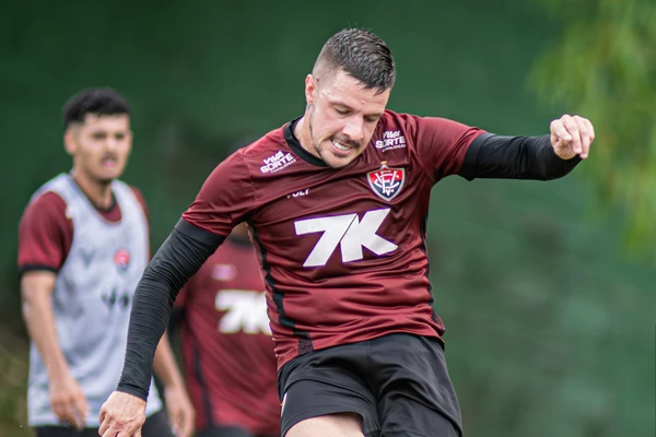 Renato Kayzer antecipou as férias e já treina na Toca do Leão 