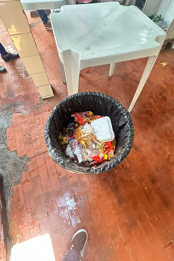 Restaurante foi fechado em Feira de Santana por Divulgação/ SMS