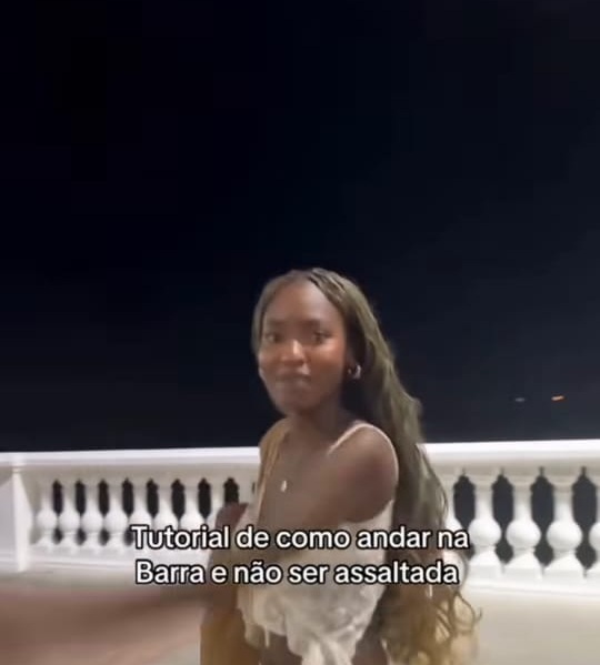 O outro balança pra frente... por Reprodução