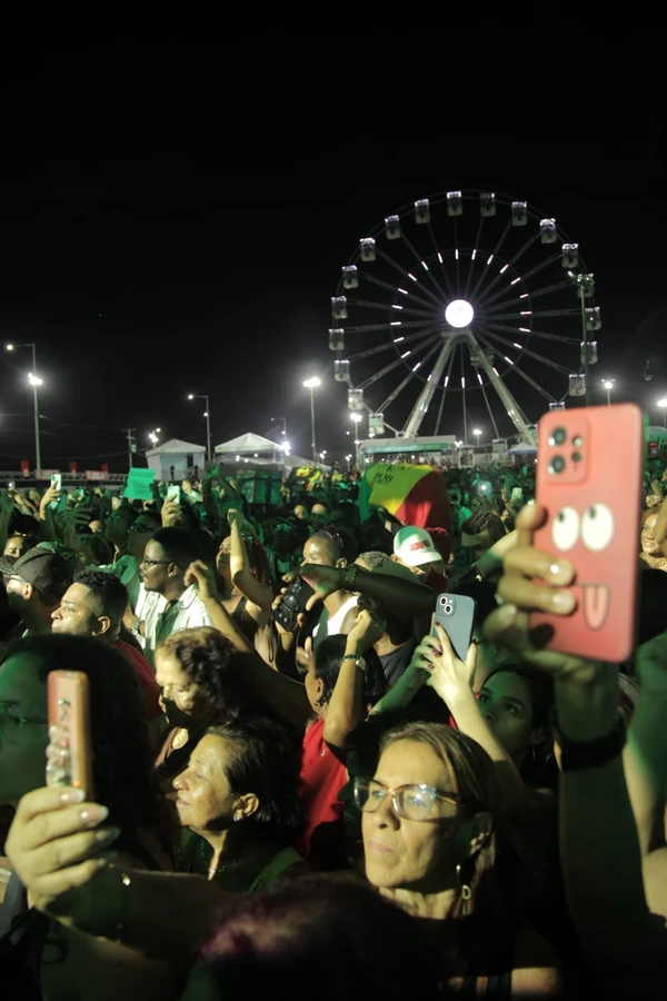 Muitas pessoas registraram o momento histórico por Sora Maia