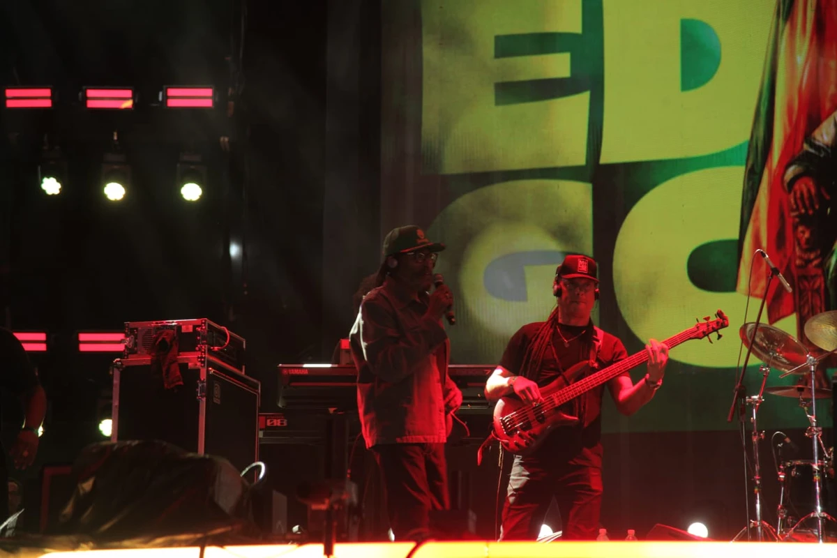 Edson Gomes cantou os clássicos por Sora Maia