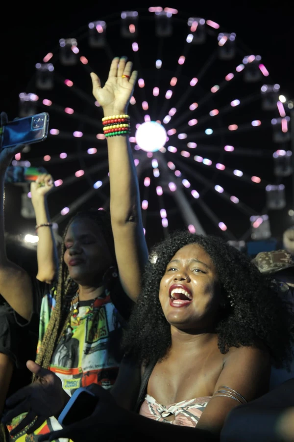 O show de Edson Gomes teve público majoritariamente feminino por Sora Maia