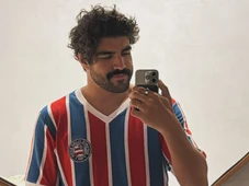 Imagem - Torcedor do São Paulo, Caio Castro surge usando camisa do Bahia: 'BBMP'