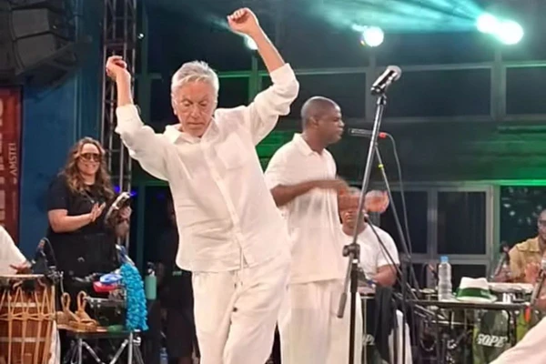 Caetano Veloso encantou ao se apresentar em roda de samba