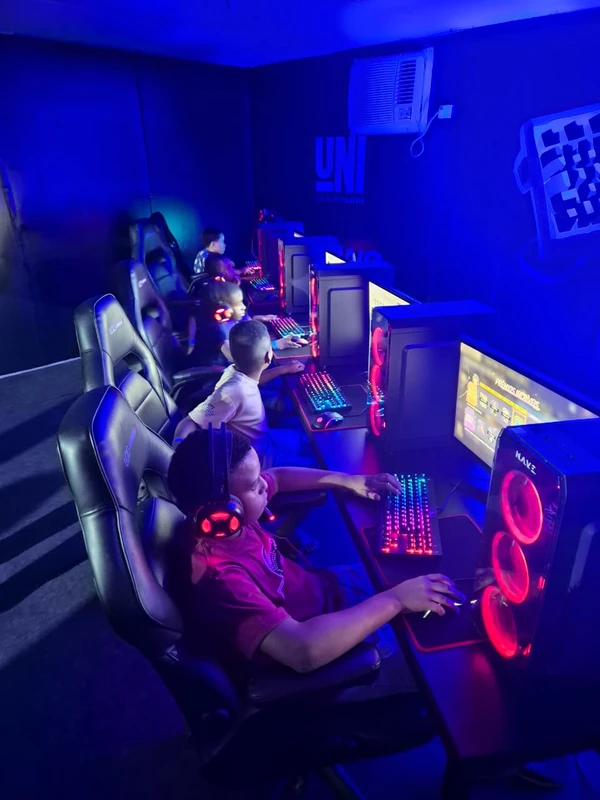 Galera curtindo a Arena Game, no Festival Virada Salvador por Moysés Suzart