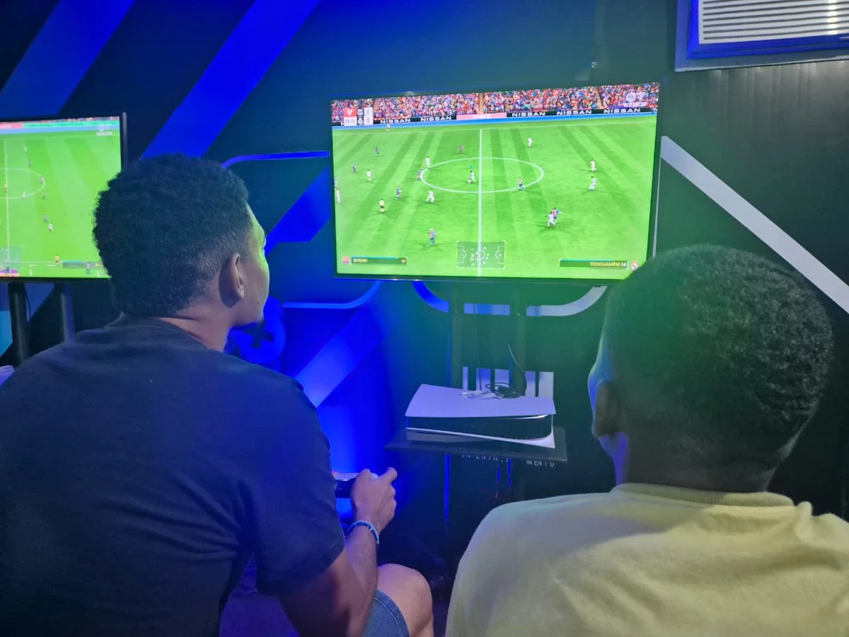 Galera curtindo a Arena Game, no Festival Virada Salvador por Moysés Suzart