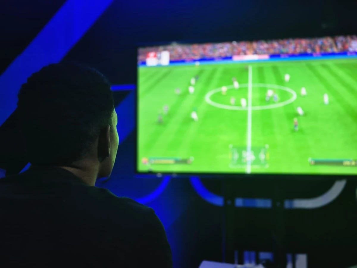 Galera curtindo a Arena Game, no Festival Virada Salvador por Moysés Suzart