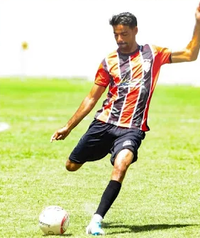 Jogador Lázaro Mota morreu após colidir com cavalo em estrada no interior da Bahia por Reprodução