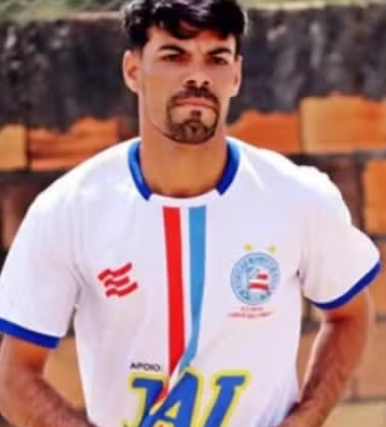 Jogador Lázaro Mota morreu após colidir com cavalo em estrada no interior da Bahia por Reprodução