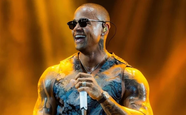 Léo Santana anuncia pausa na carreira em 2026 para acompanhar o nascimento do segundo filho.