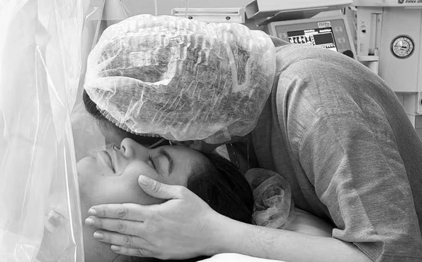 Lexa emociona fãs ao cumprir promessa feita no parto da filha