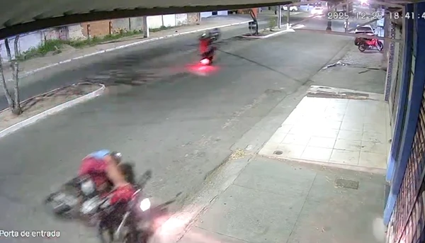 Mulher tem perna amputada após ser atropelada por moto enquanto corria na Bahia por Reprodução 