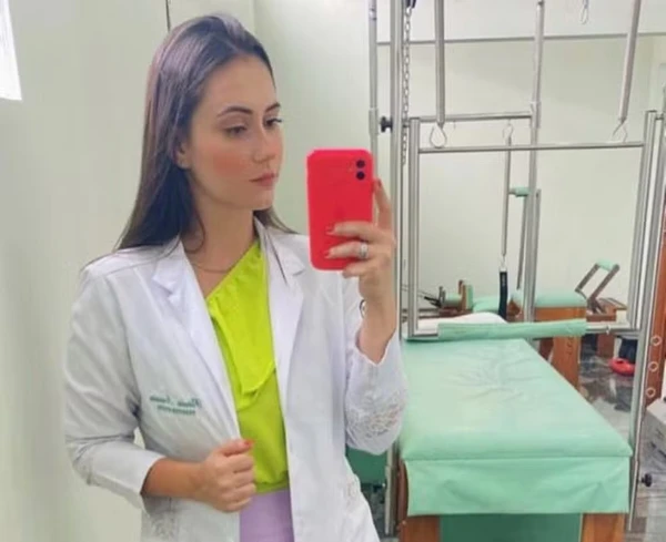 Flávia completou 28 anos há 11 dias. Ela era fisioterapeuta especializada em atendimentos ortopédicos e neurológicos por Reprodução/Instagram