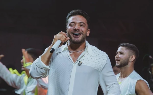 Wesley Safadão abre o Réveillon Ayumar Trancoso em noite disputada e cheia de famosos