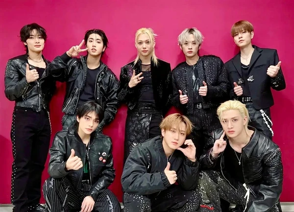 Stray Kids por Reprodução