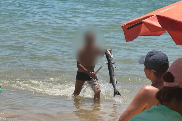 Homem assustou banhistas que estavam na praia