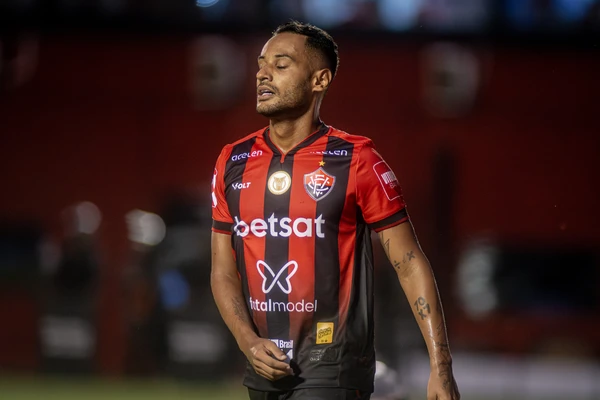 Mateus Gonçalves pelo Vitória