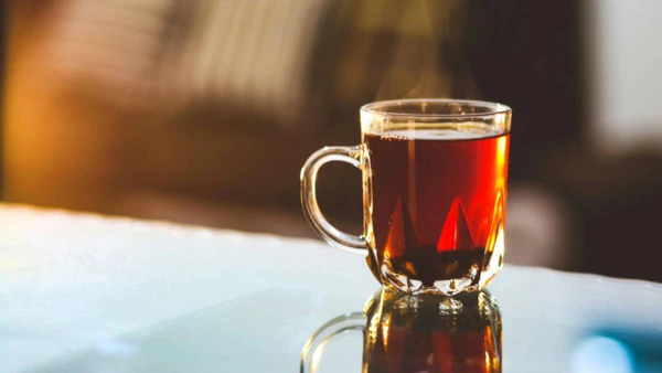 Mistura simples com chá verde reforça a tendência das bebidas detox voltadas a metabolismo e intestino.