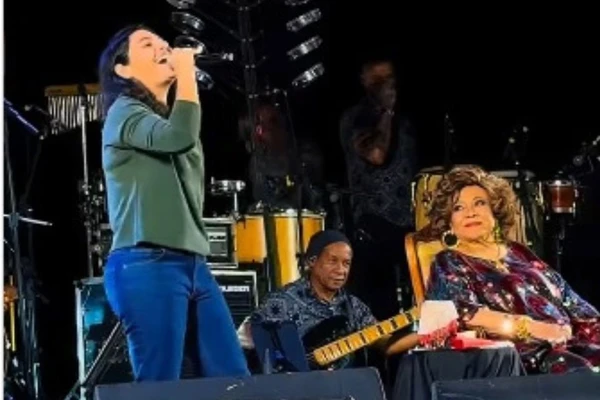 Primeira-dama de Gravatá, Viviane Facundes, canta com Alcione por Reprodução/Redes Sociais