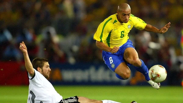Roberto Carlos foi o lateral do penta em 2002 por Reprodução