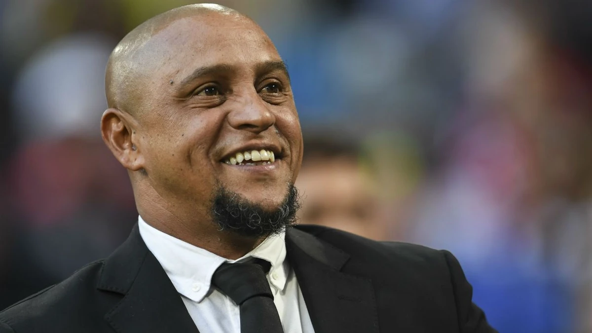 Roberto Carlos foi o lateral do penta em 2002 por Reprodução