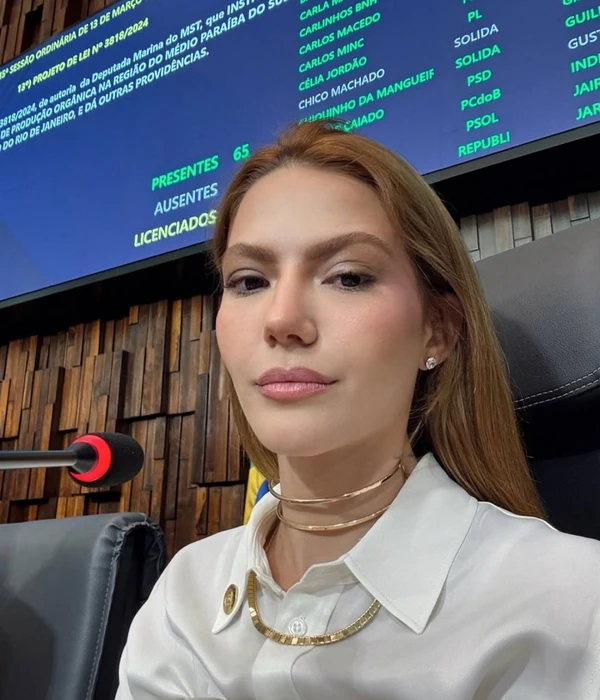 Sarah Poncio por Reprodução/Instagram