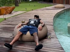 Imagem - De férias na Bahia, Memphis Depay rebate provocação de torcedor do Palmeiras