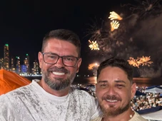 Imagem - Casal agredido em Porto de Galinhas vira o ano em novo destino após convite inesperado