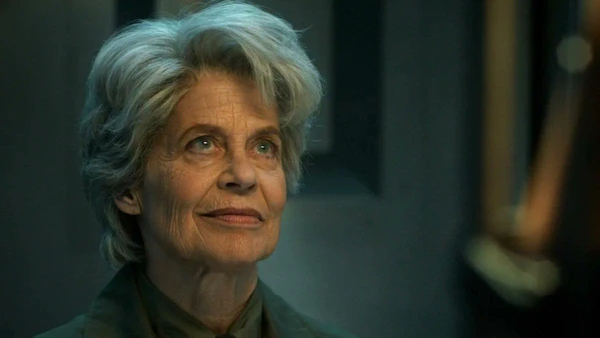 A Dra. Kay tenta capturar Eleven após a derrota de Vecna. Com o desaparecimento da garota, os militares abandonam Hawkins por Reprodução