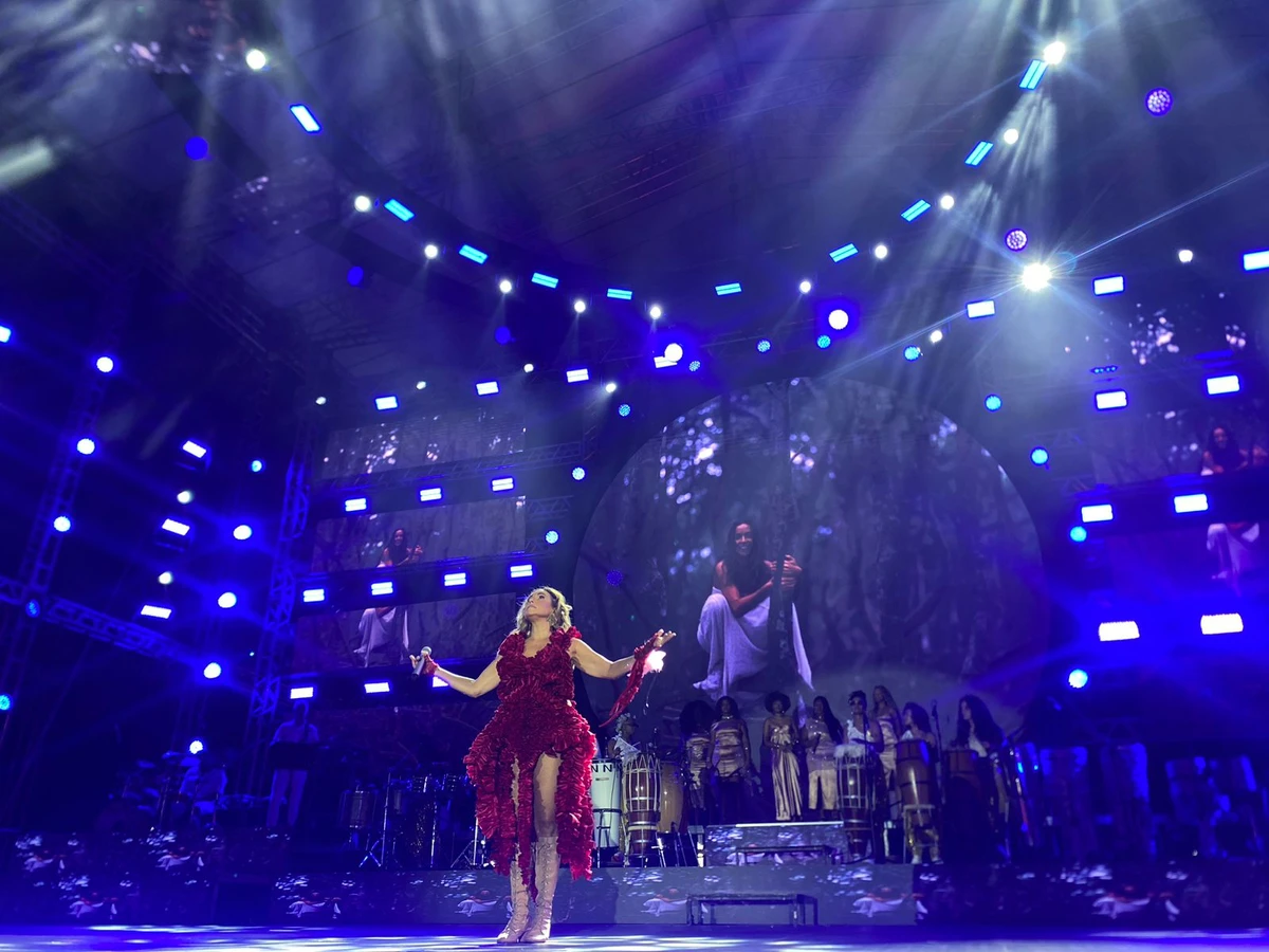 Daniela Mercury deu as boas-vindas a 2026 no Pôr do Som por Maria Raquel Brito/CORREIO