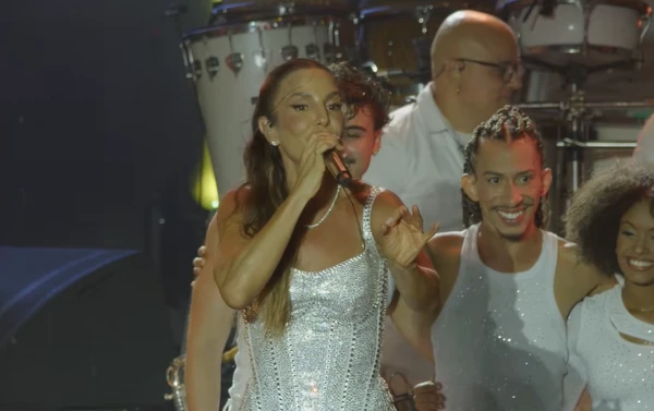 Ivete faz contagem regressiva no Festival Virada Salvador   por Reprodução