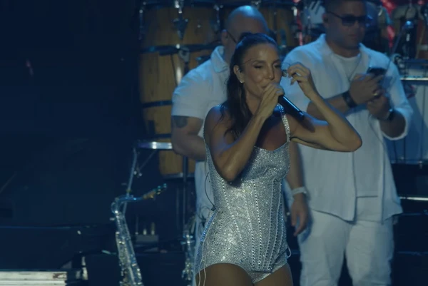 Ivete faz contagem regressiva no Festival Virada Salvador   por Reprodução