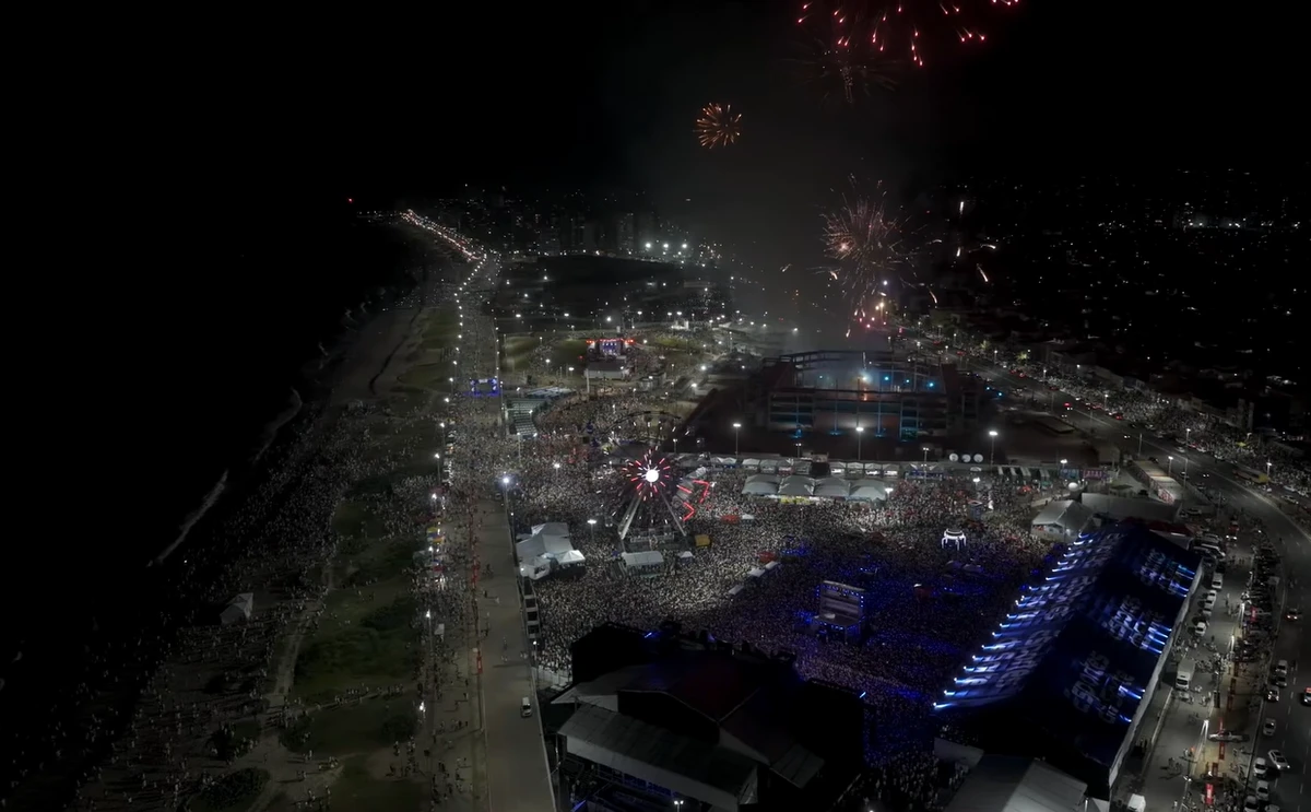 Ivete faz contagem regressiva no Festival Virada Salvador   por Reprodução