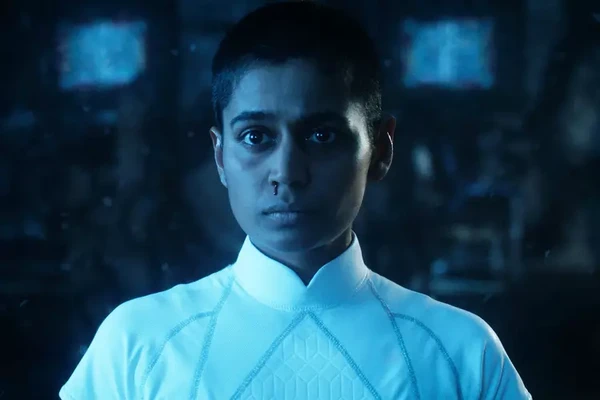 Kali se recusa a entregar Eleven aos militares. Ela morre após ser baleada por Reprodução